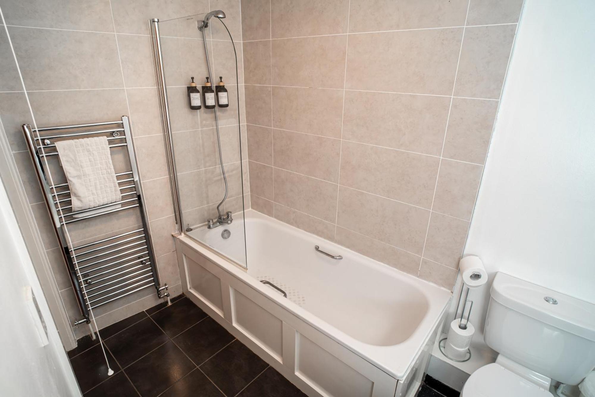 3 Bedroom Central Apartment In Belfast City Centre Exterior foto